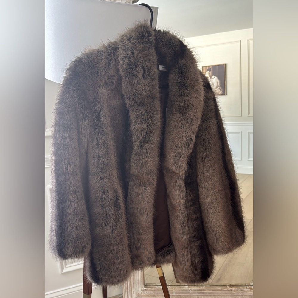 Luxurious Brown Faux Fur Coat - Picture 4 of 4